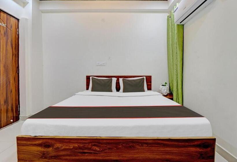 Трехместный Номер Классика, Collection O Hotel The Second Home