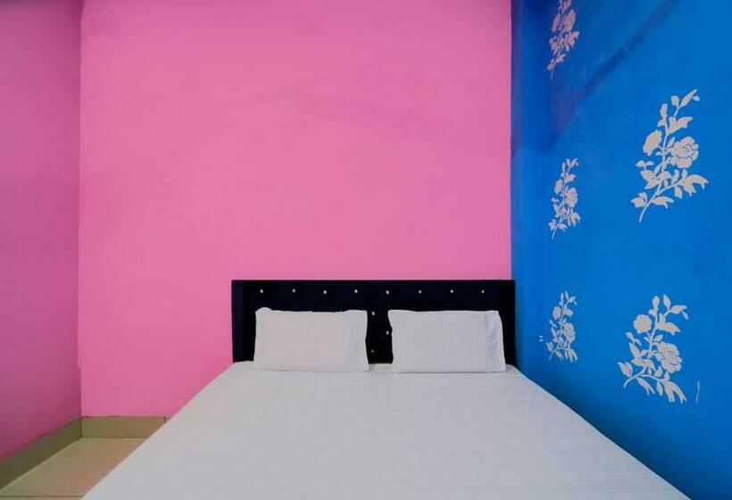 Chambre Triple Classique, Spot On Dev Rana