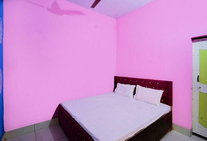 Chambre Triple Classique, Spot On Dev Rana