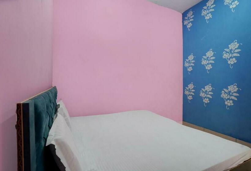 Chambre Triple Classique, Spot On Dev Rana