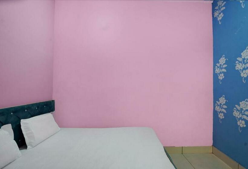 Chambre Triple Classique, Spot On Dev Rana