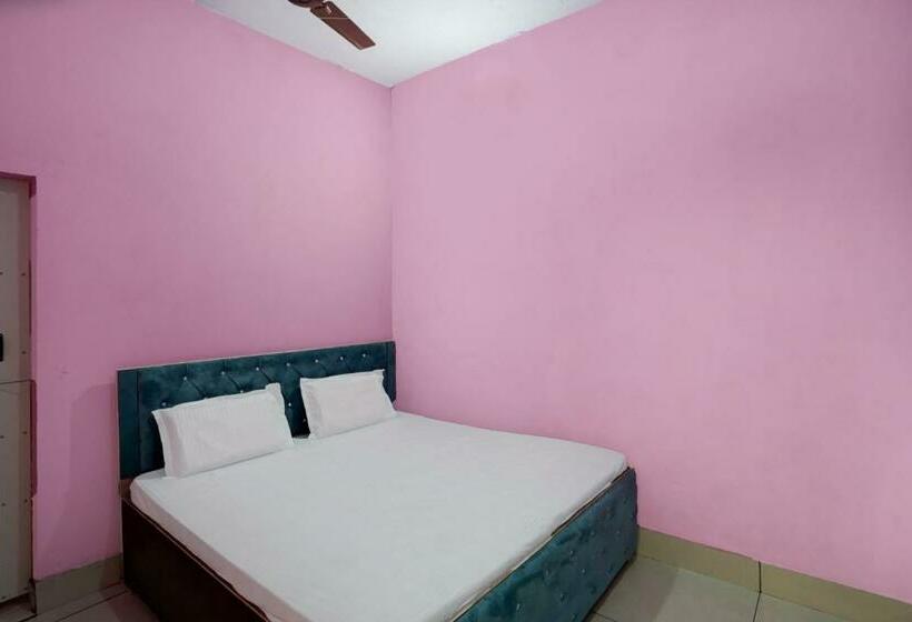 Chambre Triple Classique, Spot On Dev Rana