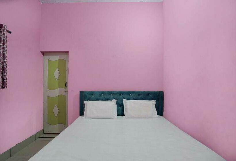 Chambre Triple Classique, Spot On Dev Rana