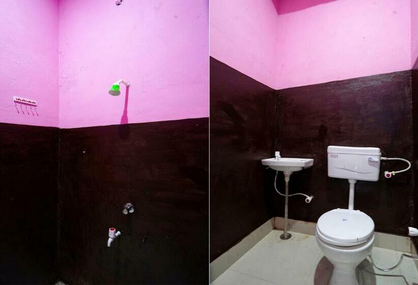 Chambre Triple Classique, Spot On Dev Rana