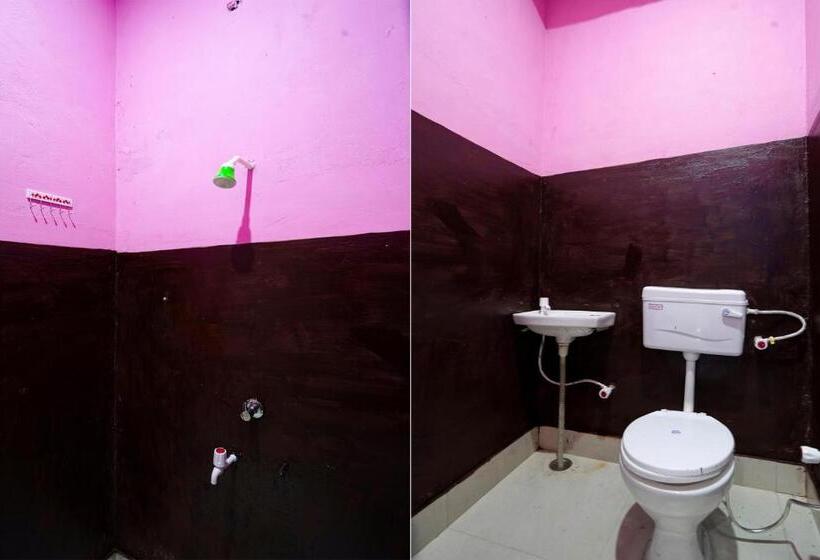 Chambre Triple Classique, Spot On Dev Rana