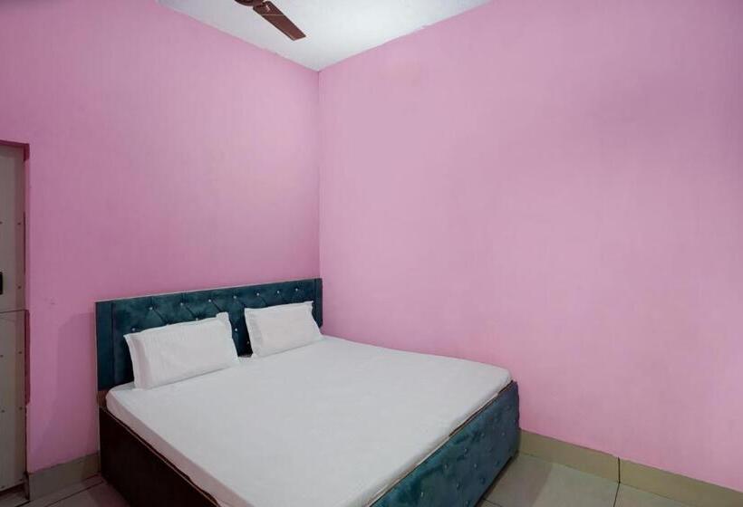 Chambre Triple Classique, Spot On Dev Rana