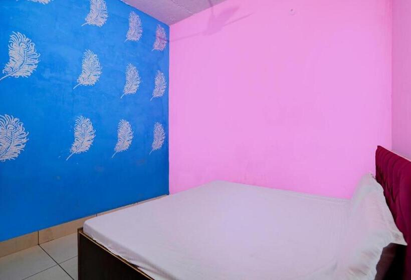 Chambre Triple Classique, Spot On Dev Rana