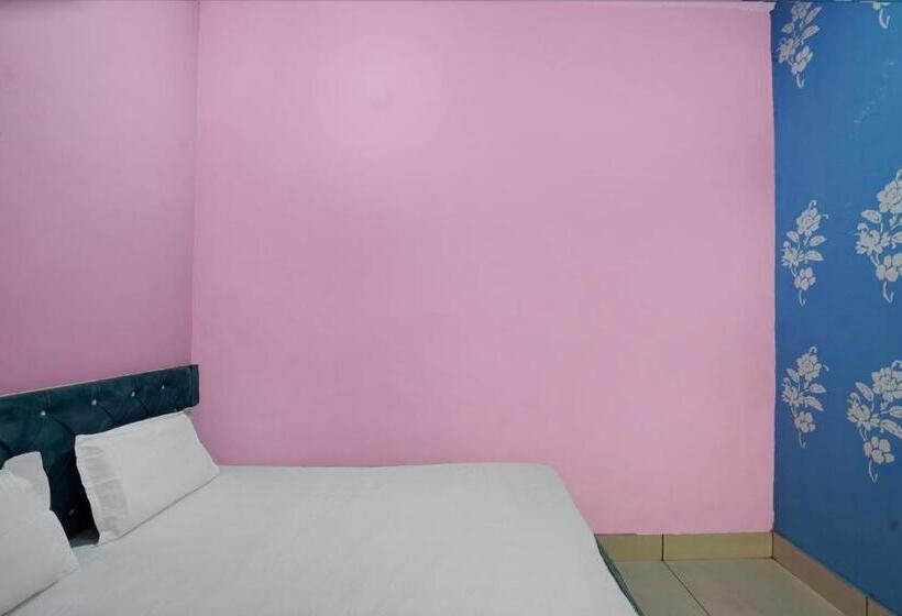 Chambre Triple Classique, Spot On Dev Rana