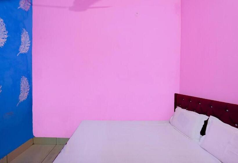 Chambre Triple Classique, Spot On Dev Rana