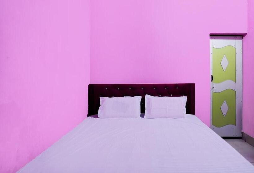 Chambre Triple Classique, Spot On Dev Rana