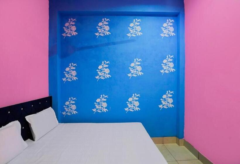 Chambre Triple Classique, Spot On Dev Rana