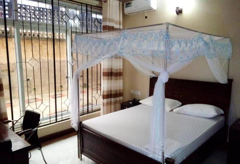 اتاق لوکس با بالکن, Moments Park Motel
