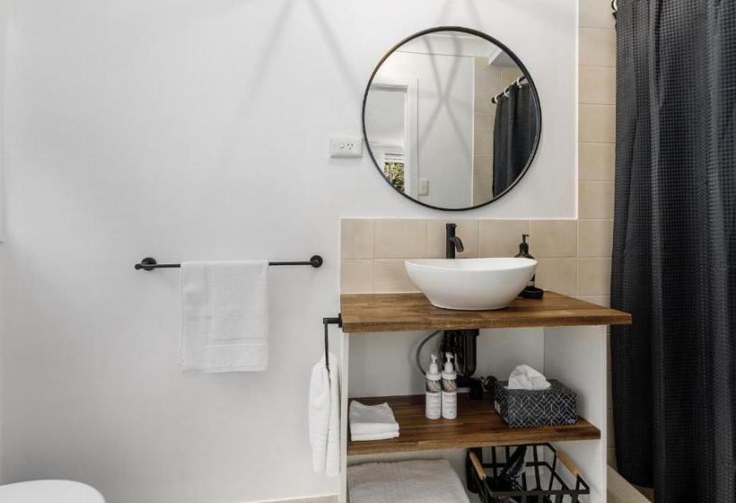 スタンダードルーム, Rosella S On Springbrook