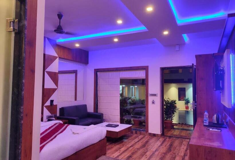 اتاق خانوادگی, Daltin Home