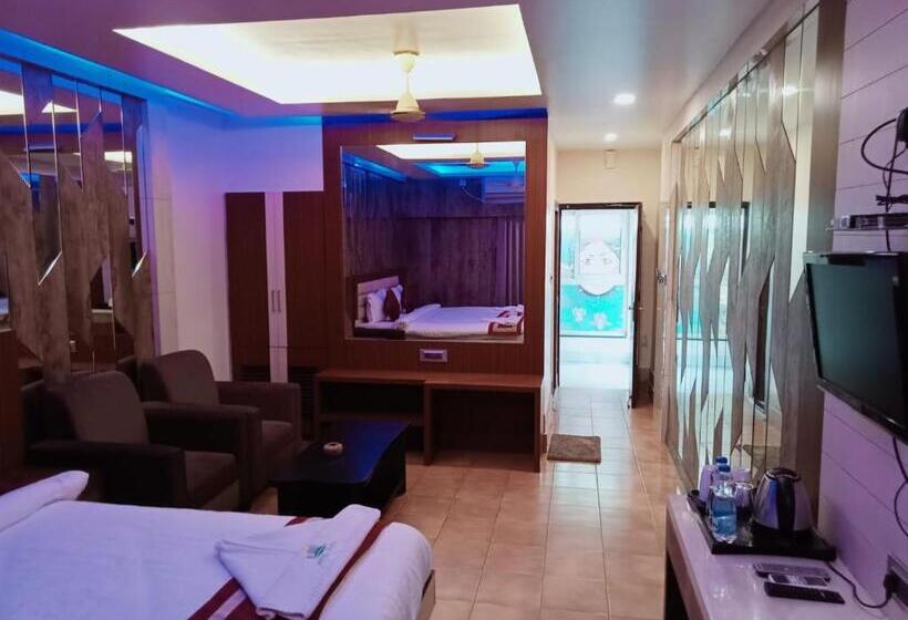 اتاق خانوادگی, Daltin Home