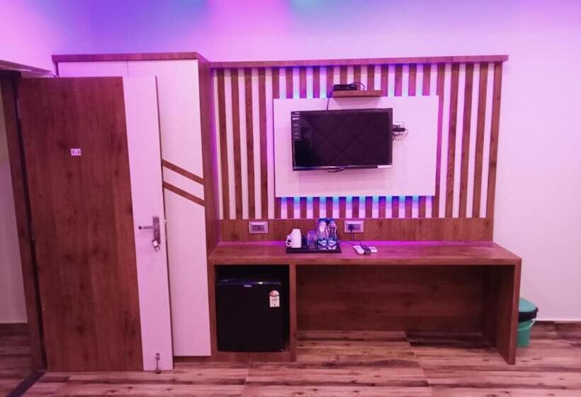 اتاق خانوادگی, Daltin Home