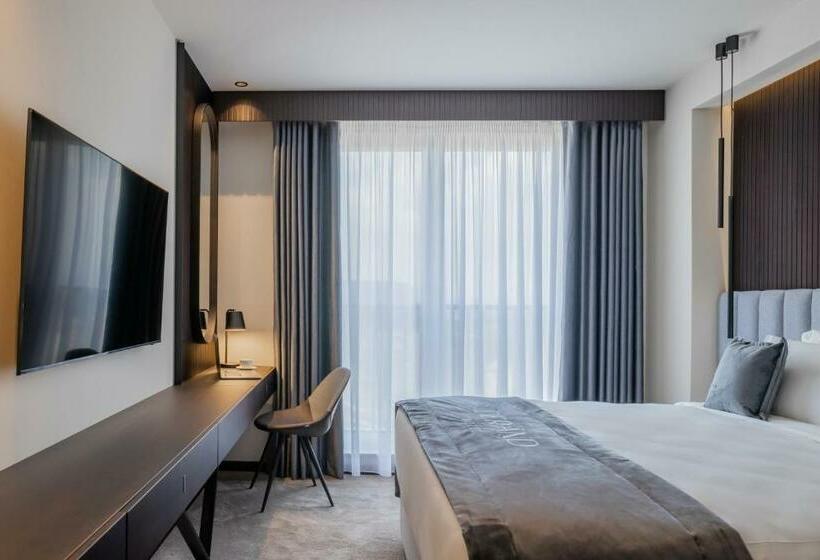 اتاق سوپریور, Derand