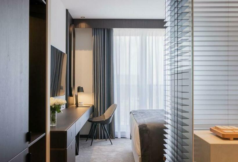 اتاق سوپریور, Derand