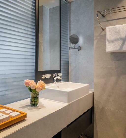 اتاق سوپریور, Derand