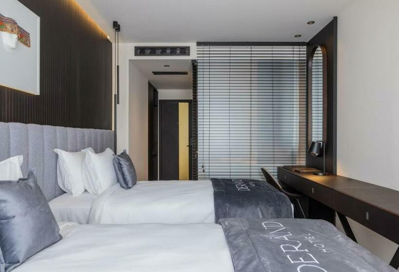 اتاق سوپریور, Derand