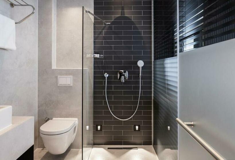 اتاق لوکس, Derand