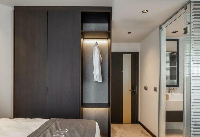 اتاق لوکس, Derand