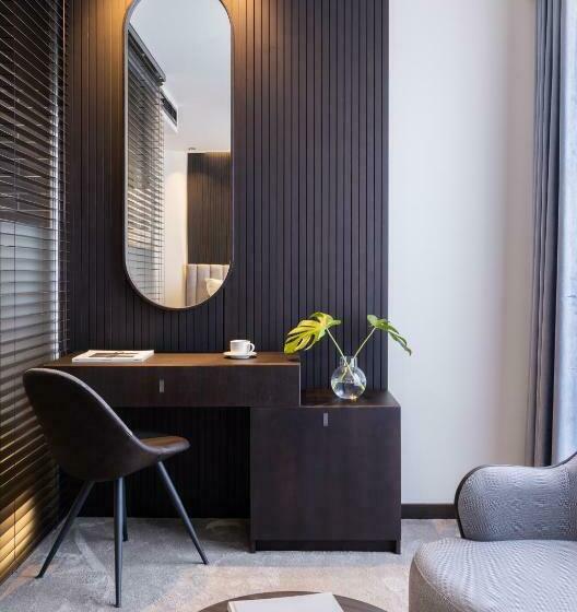 اتاق لوکس, Derand