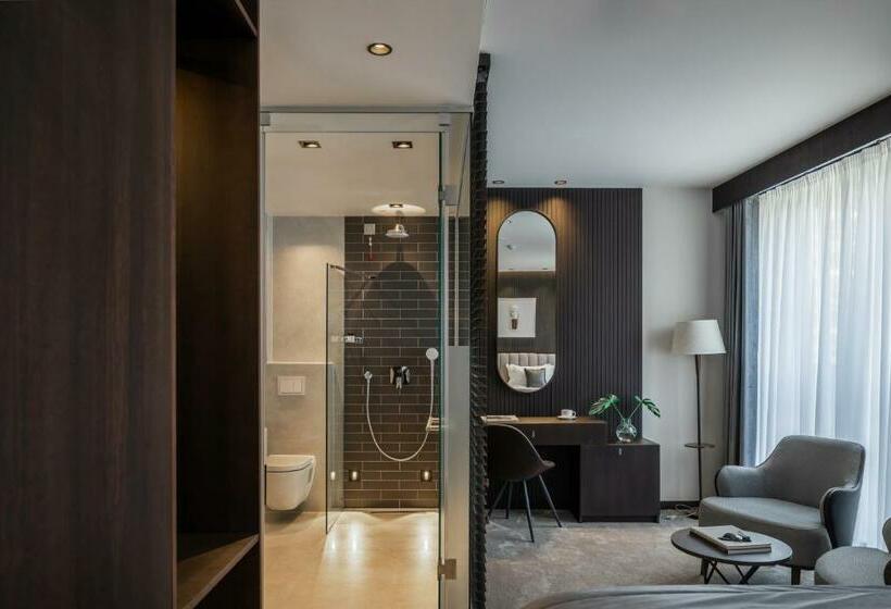 اتاق لوکس, Derand