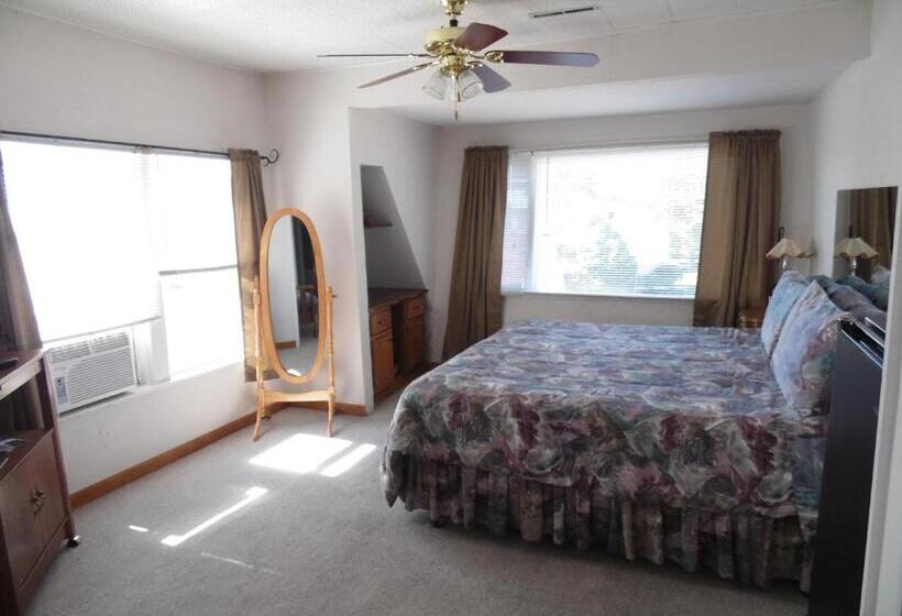 غرفة قياسية رباعية, Sunset Inn