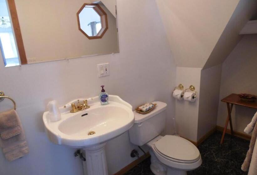 غرفة قياسية رباعية, Sunset Inn