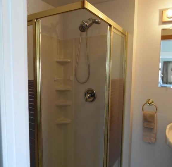 غرفة قياسية رباعية, Sunset Inn