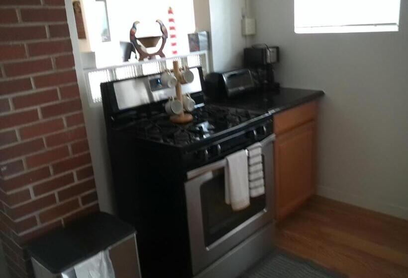 بنجلو قياسى, Sunset Inn