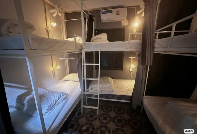 מיטה בחדר משותף, Lucky Hostel