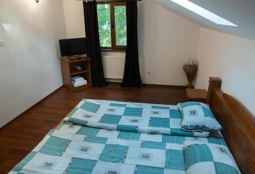 四人豪华间, Hanu Fain