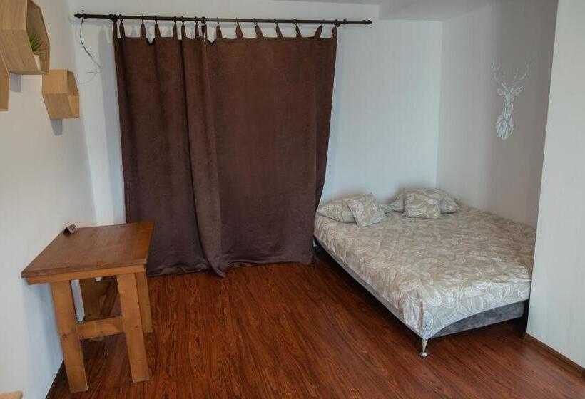 四人标准间, Hanu Fain