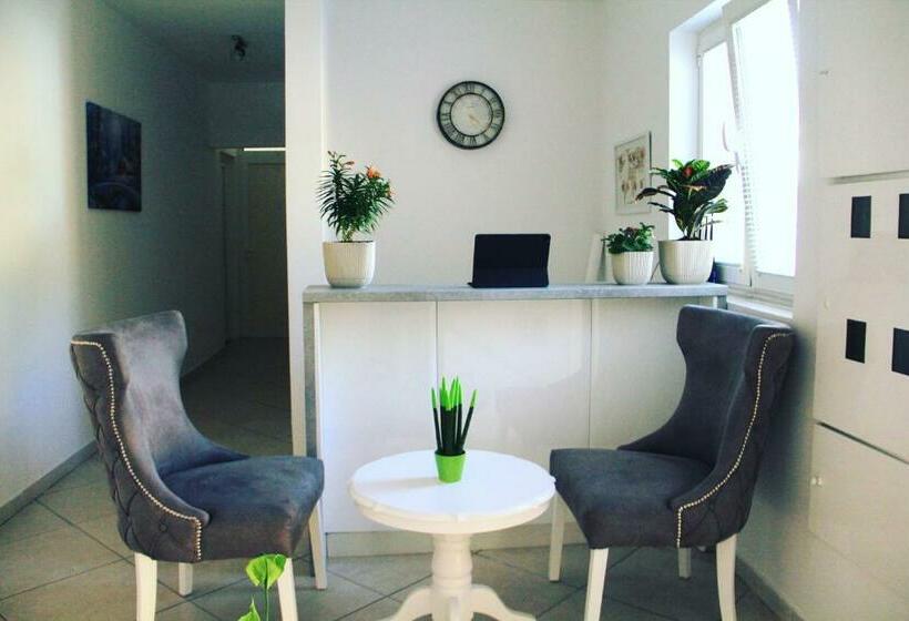 سوییت سوپریور با چشم‌انداز دریا, Prijevor Apartments