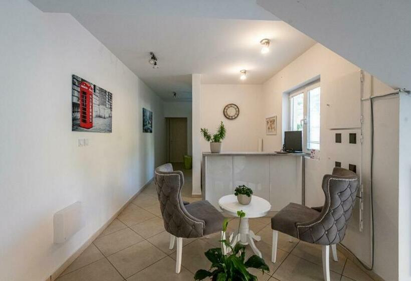 سوییت سوپریور با چشم‌انداز دریا, Prijevor Apartments