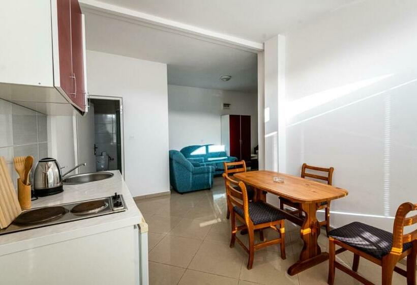 سوییت خانوادگی, Prijevor Apartments