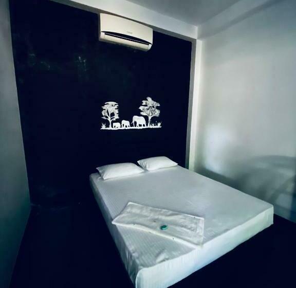 Номер Economy, The Royal Garden