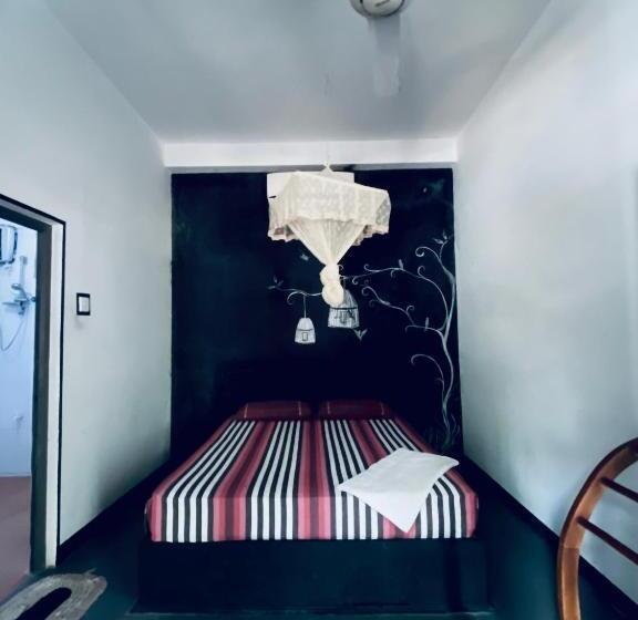 Номер Economy, The Royal Garden