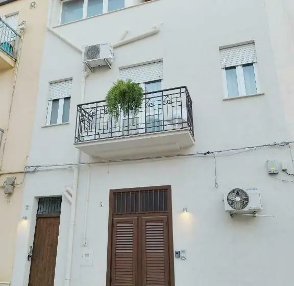 Standard Kolmen Hengen Huone Parveke, Alcamo Rooms Con Garage Privato