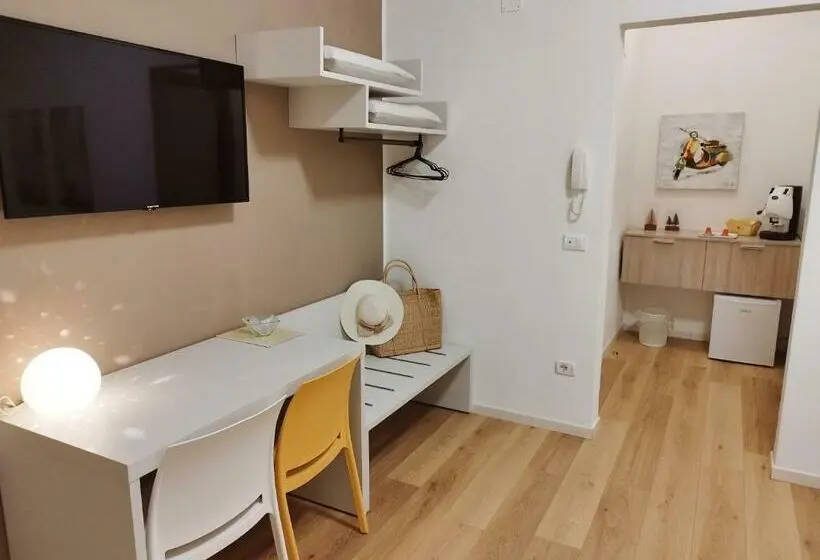 Standard Kolmen Hengen Huone Parveke, Alcamo Rooms Con Garage Privato