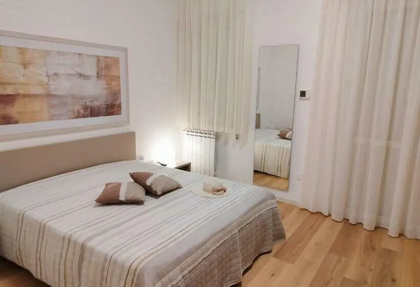 Standard Kolmen Hengen Huone Parveke, Alcamo Rooms Con Garage Privato