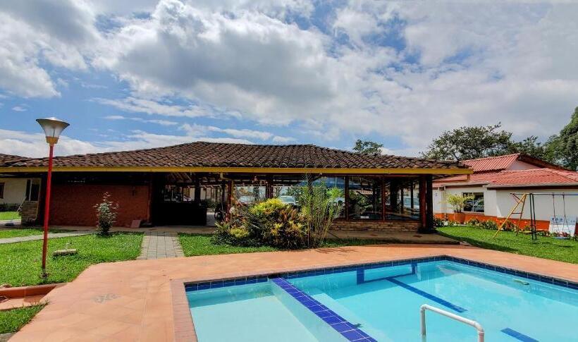 デラックスルーム, El Gran Chaparral