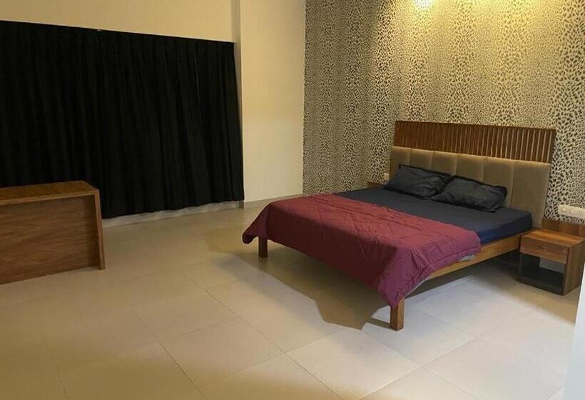 اتاق استاندارد با تخت بزرگ, Royal Nest Premium