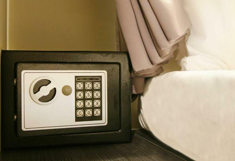 Bed in Shared Room with Shared Bathroom, Backpackers Hostel Taipei Changchun