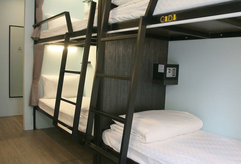 Bed in Shared Room with Shared Bathroom, Backpackers Hostel   Taipei Changchun