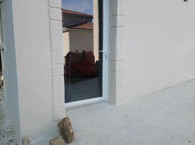 חדר סטנדרט מותאם לאדם עם מוגבלויות, Auberge Du Mazet