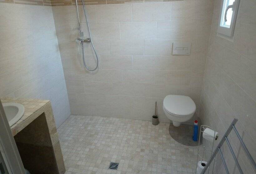 חדר סטנדרט מותאם לאדם עם מוגבלויות, Auberge Du Mazet