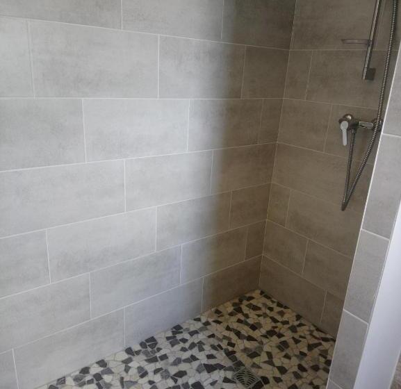 חדר בסיסי, Auberge Du Mazet